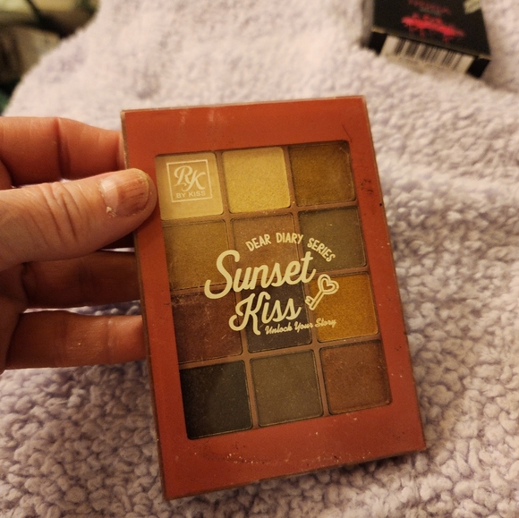 Multiple makeup kit - Picture 3 of 16